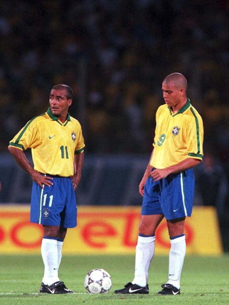 Ronaldo_and_Romario_playing_together_in_happier_times_in_1997.jpg